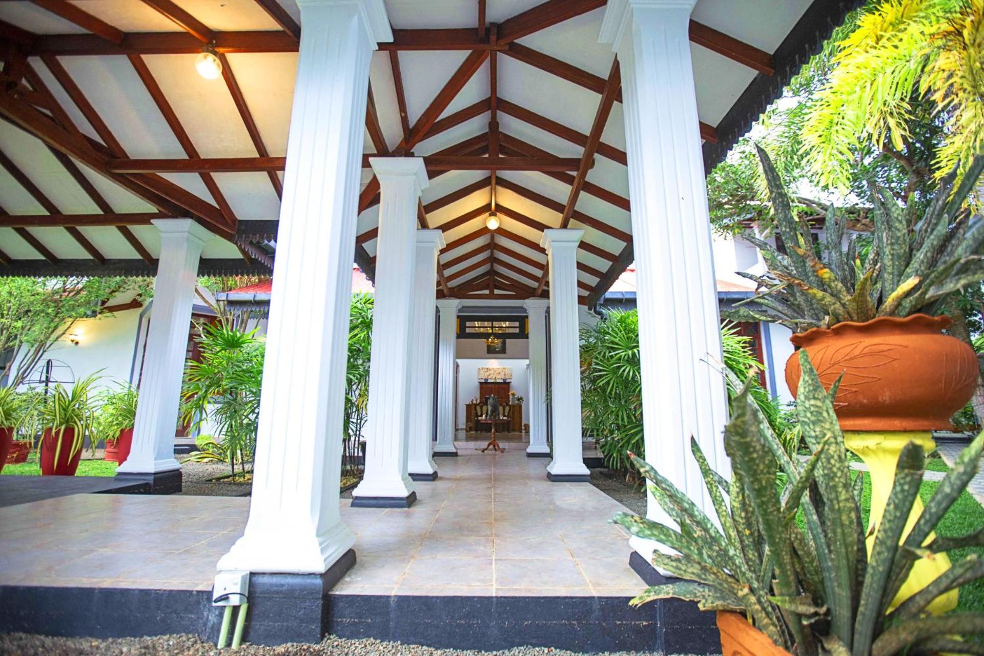 Arcadia Resort ヒッカドゥワ エクステリア 写真
